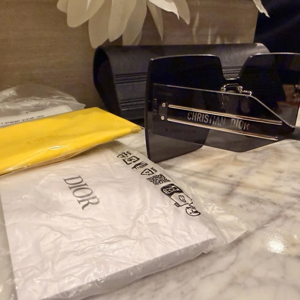 *Brand New* Dior Oversized Rimless Sunglasses in Black - Picture 6 of 7